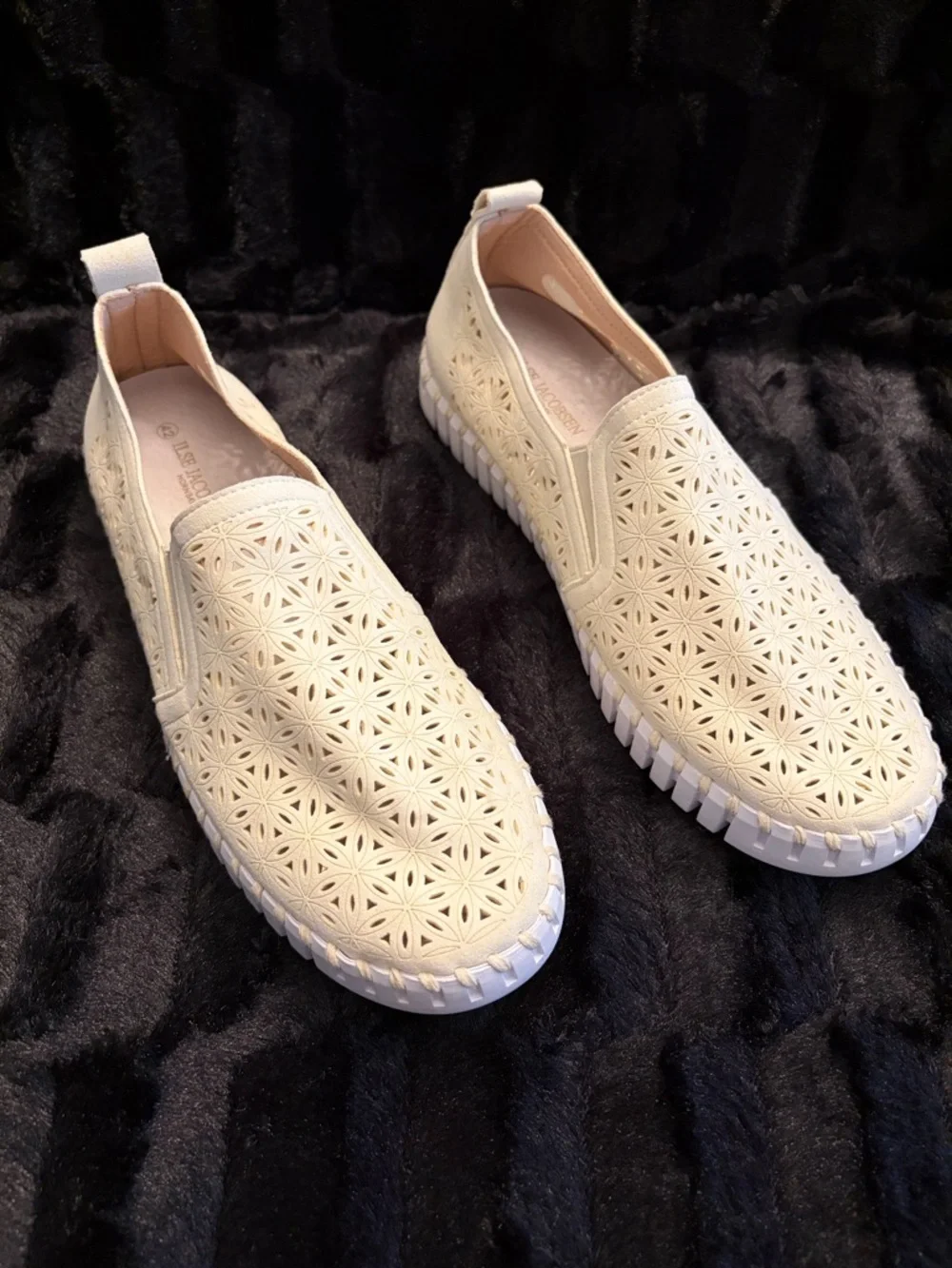 Ilse Jacobsen Cream Slip-On Sneakers - Picture 5 of 9